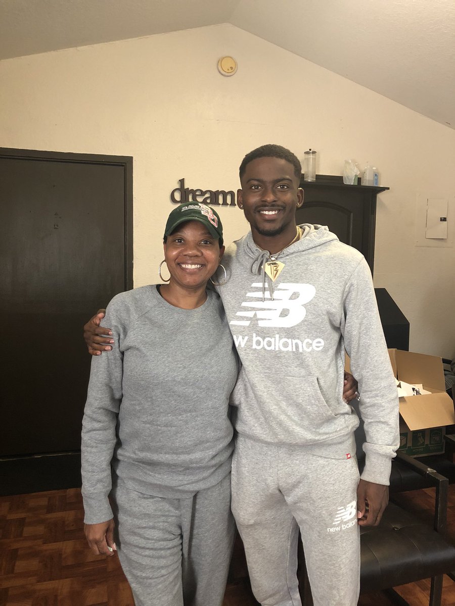 leegomez1975's tweet photo. My wife and one of the fastest men in world.  Pleasure meeting @TrayvonBromell. One of most humble and grounded man/athlete I’ve ever met. https://t.co/VlRyyNXtlD