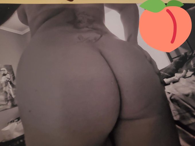 Gotta love a juicy booty🍑💦💋 #milf #eatme #makemewet  be sure to retweet freaks!👅 https://t.co/5kM1vJ<a href="/tag/milf"class="tags">#milf</a><a href="/tag/eatme"class="tags">#eatme</a><a href="/tag/makemewet"class="tags">#makemewet</a>