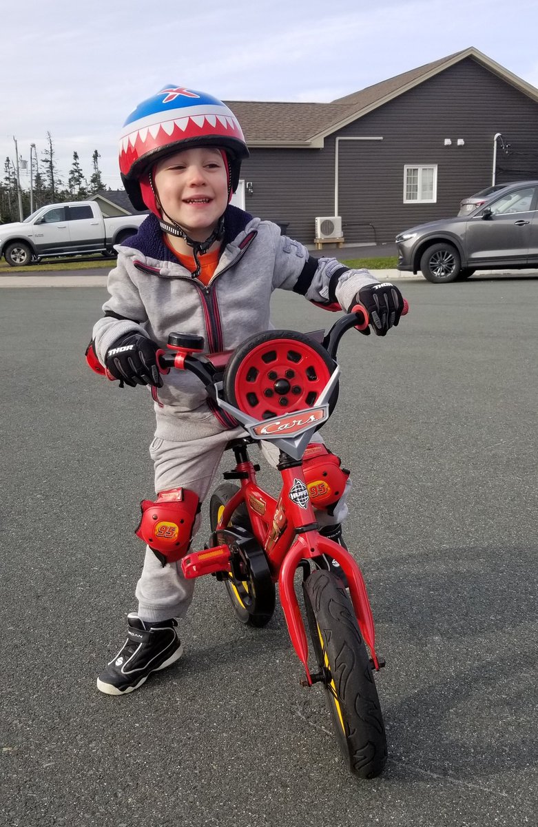 GeorginaMBishop's tweet photo. No training wheel day!!! #bigkidnow ☺️ #proud #threeyearsold #madskills https://t.co/Z0acvO2uvt