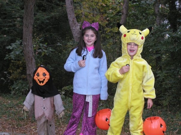 JamieWeissKMBC's tweet photo. COSTUME IDEAS WELCOME: We're less than three weeks away from Halloween, and I want to know what you or your kids are dressing up as this year. If you need some inspiration, this is my brother Evan and I trick-or-treating back in 2002. #Halloween #WhatShouldIBe? https://t.co/BKJfds0JgW