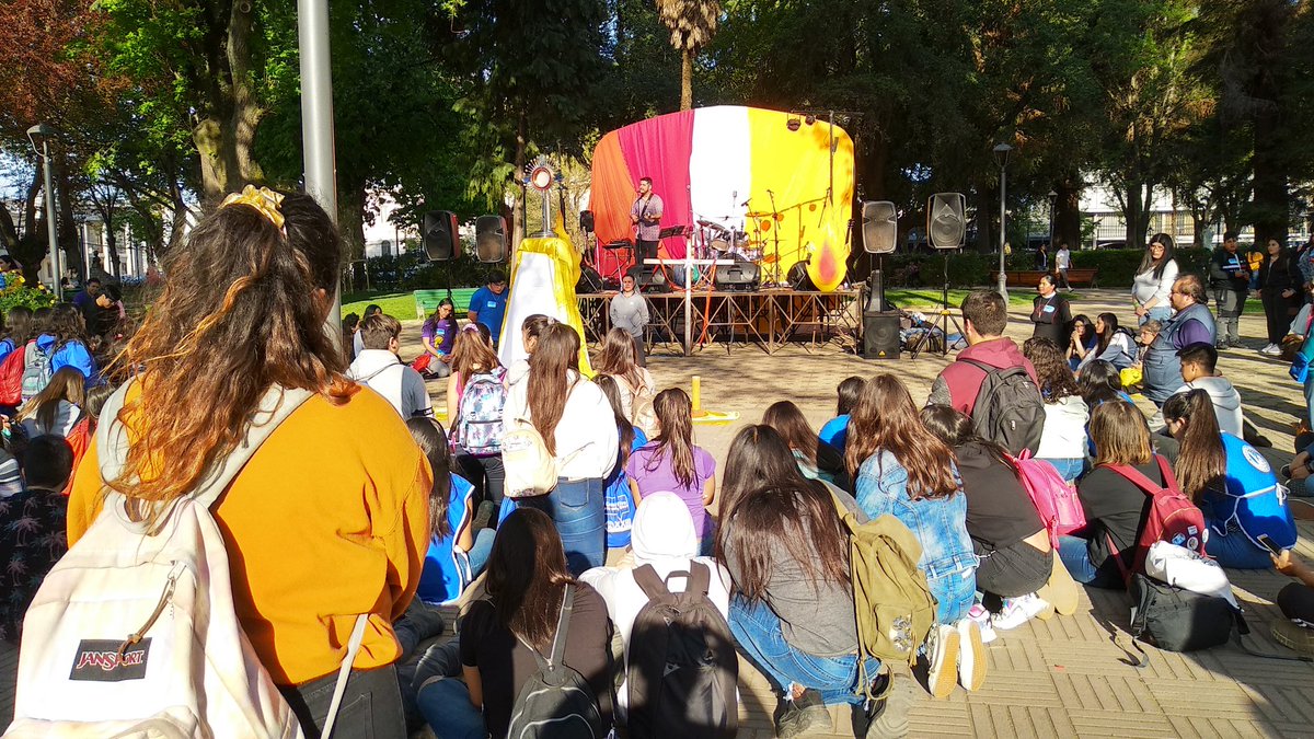 Diocesis De Linares Chile Adoracion Eucaristica En Plaza De Linares Encuentro Diocesano Pastoral Juvenil Cristovive Tequierevivo Nosquirevivos Bautizadosyenviados T Co Py1qkxvnop