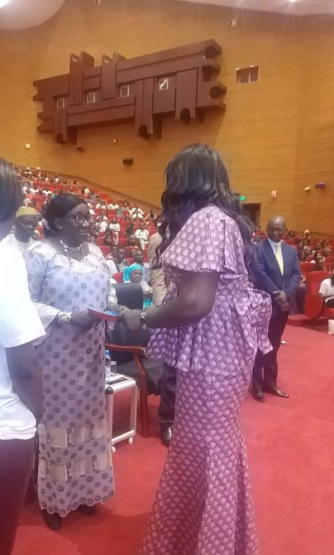 traore_sako's tweet photo. Pour la célébration de la journée Internationale de la jeune fille, j'ai remis un document de plaidoyer à Mme la Ministre de la Promotion de la Femme, de l'Enfant et de la Famille pour engager l'état dans le combat pour les droits de la jeune fille.
#AuxFillesLégalité
#AJFDD https://t.co/VXSmz7PItx