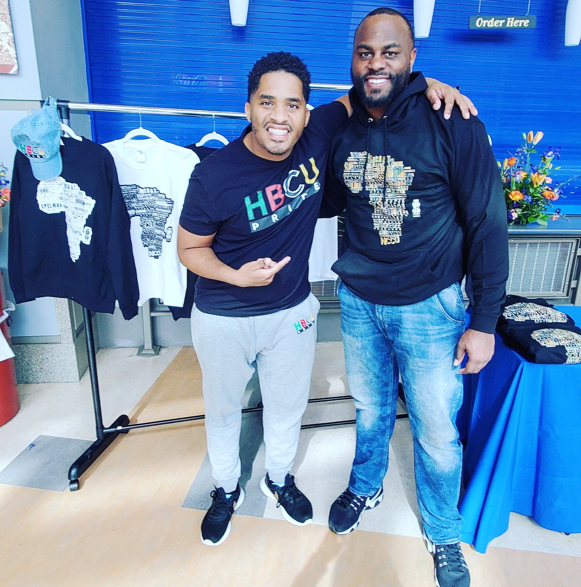 TheUrbanThinker's tweet photo. Attending @LincolnUofPA Homecoimg and watched @iamtravispjackson set up and noticed the support for HBCUs w/ @hbcupridenation and told him "If I can pay for it now, I'll put it on now"
#HBCU
#entrepreneur 
#supportblackbusiness
#blackexcellence
#transformthenarrative
#blackman https://t.co/1uZnJTYmeb