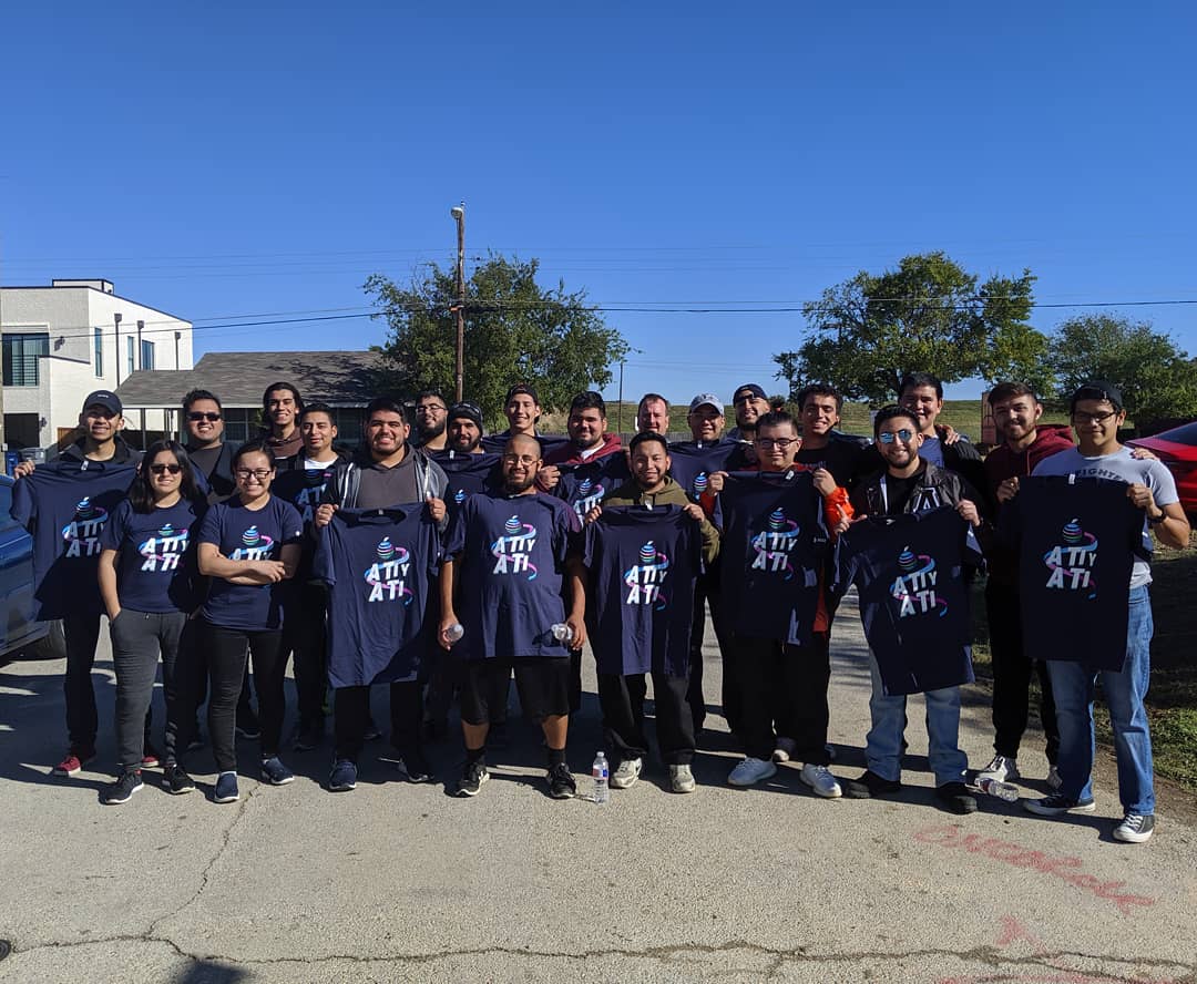 HACEMOSNTX's tweet photo. For the last #HispanicHeritageMonth Saturday, our members helped with a @DallasHabitat neighborhood cleanup! Shoutout to our member Kevin Webb and his #LambaThetaPhi brothers who came out!! 👏 #atiyati #HACEMOSatATT #HacemosEG #HacemosDallas #ATTDiversity #ATTsocial #LifeatATT https://t.co/FKyuKU4gbU