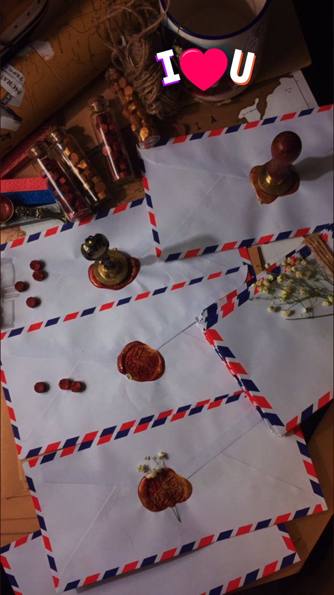 coffee__20's tweet photo. #رسائلك تحتوي شيئاً اخر غير الكلمات شيئًا مُدهش بإستطاعته أن يمسك قلبي بلطف.
💌🌹
 .

 #اليوم_العالمي_للرسائل https://t.co/rcbQkNj3ES