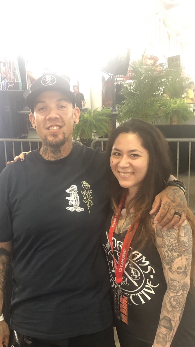 mercifulink's tweet photo. Such an honor to meet Big Guss
#tattoos #tattoo #femaletattooartist #tattoonightmares #hawaiitattooartist #hawaiitattooexpo #mercifulink #bigguss #tattoogirls #girlswithtattoos #inkedchicks #inksperation https://t.co/zcjHtwjr3h