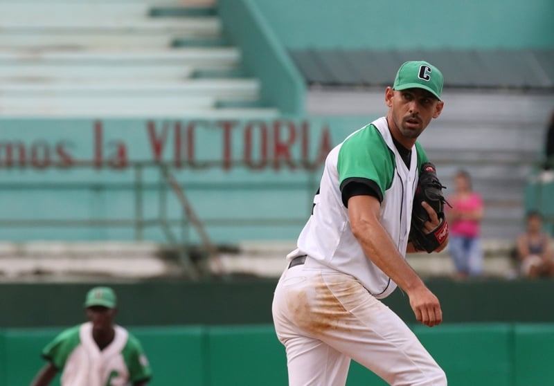 darilyscfg's tweet photo. #Cienfuegos 7-2 #Granma: Ballester, el del Cerro, con la llave https://t.co/7yMcrlOaLd https://t.co/4utwexfKTE