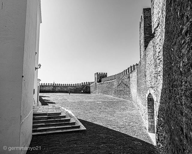 germmanyo's tweet photo. 1 #bnw #blacknwhite #blackandwhite #bw #bwgermmanyo #blackandwhitephotography #art #bnwphotography #portrait #ig #monochrome #black #streetphotography #love #captures #perfection #photooftheday #photo #drawing #street #life #blacknwhitephotography #nature #white #blacknwhit… https://t.co/UUNnsfA06r
