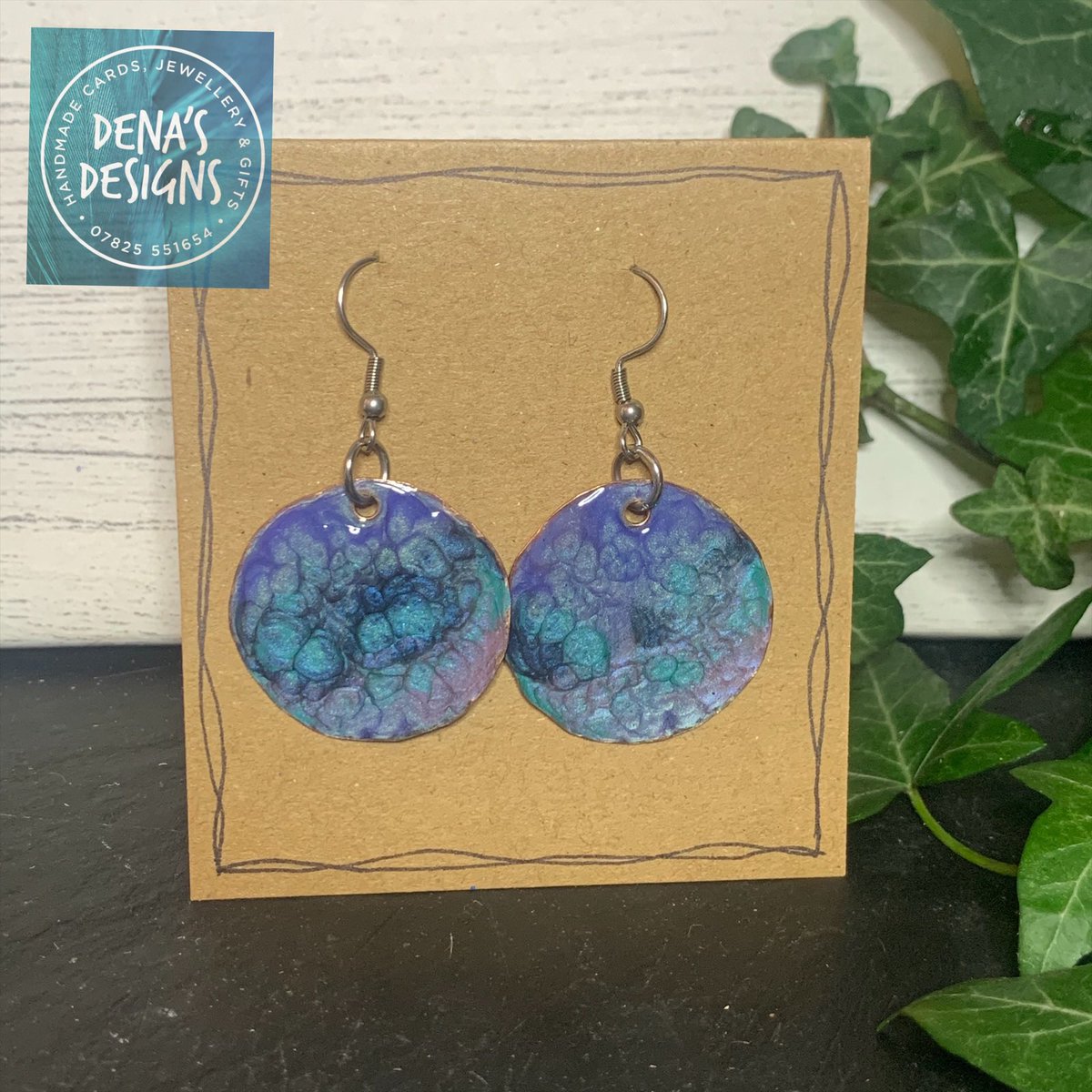 Hand painted resin copper earrings now available in my #etsyshop. etsy.me/2GQAMxT #copperearrings #handmadeearrings #earrings #colourfulearrings #pebeo