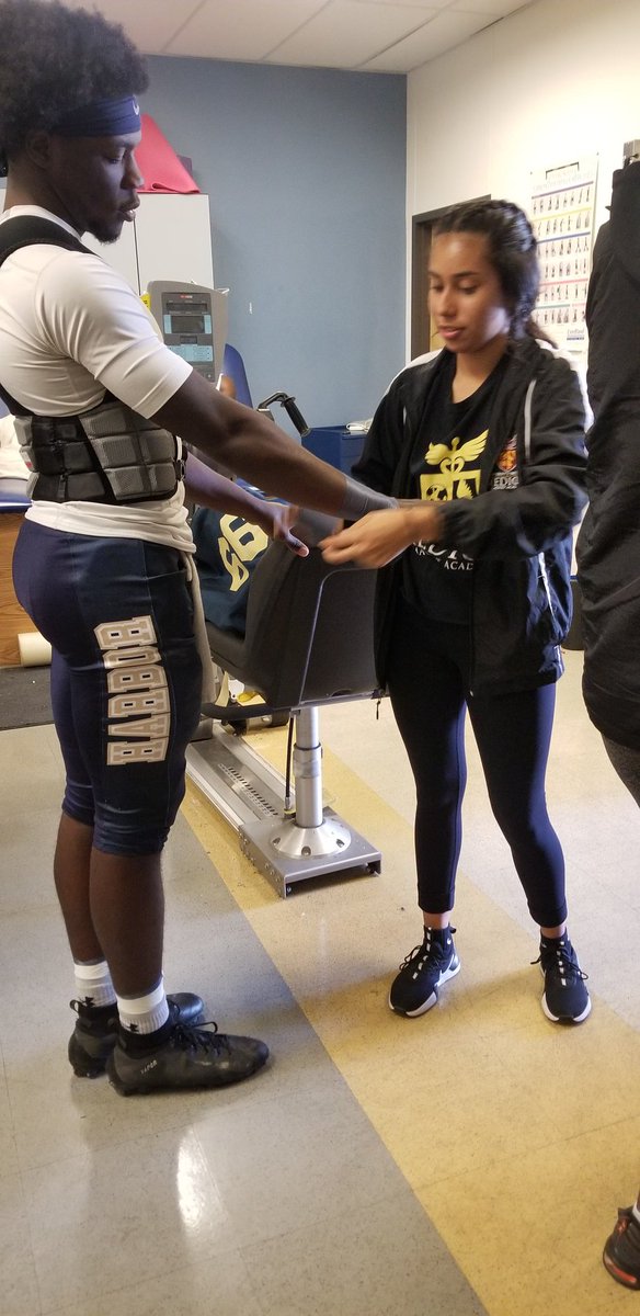 monisilvers's tweet photo. #upmedicalmagnet hands on Sports Medicine training @LASchools @LAUSDLDSouth
#UMED #ladyphoenix #medicalhighschool #medicalpathways https://t.co/aHuzCRY4ko