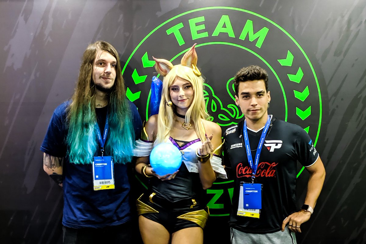 RazerBrazil's tweet photo. Ahri já chegou no M&G com @Danielsdesu e @hastadlol 💚
#RazerNaBGS https://t.co/32yy7bZmm7