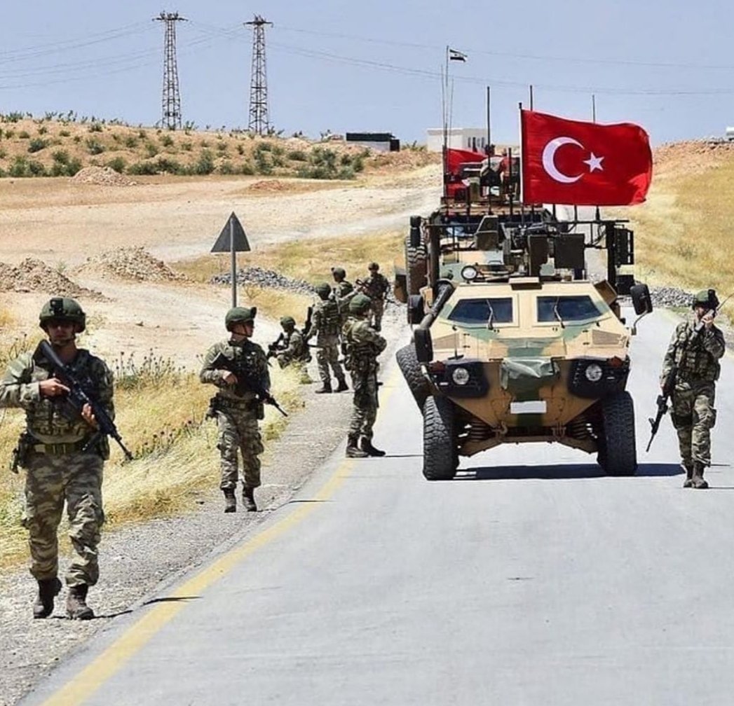 Vatan aşki, kendi hapishanesini yaratır. Ya mahkumu olursunuz ya da, gardiyanı..