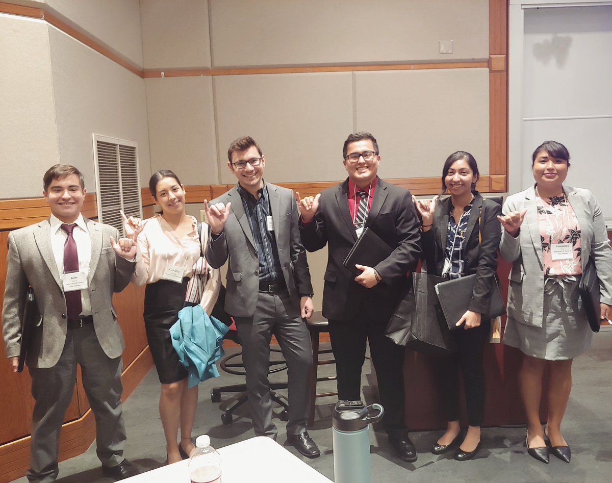 ALPFAatUTSA's tweet photo. Our ALPFA members at the Central Regional Symposium connecting with UTSA alumni, Jack Vann from KPMG https://t.co/pEM680pMb0