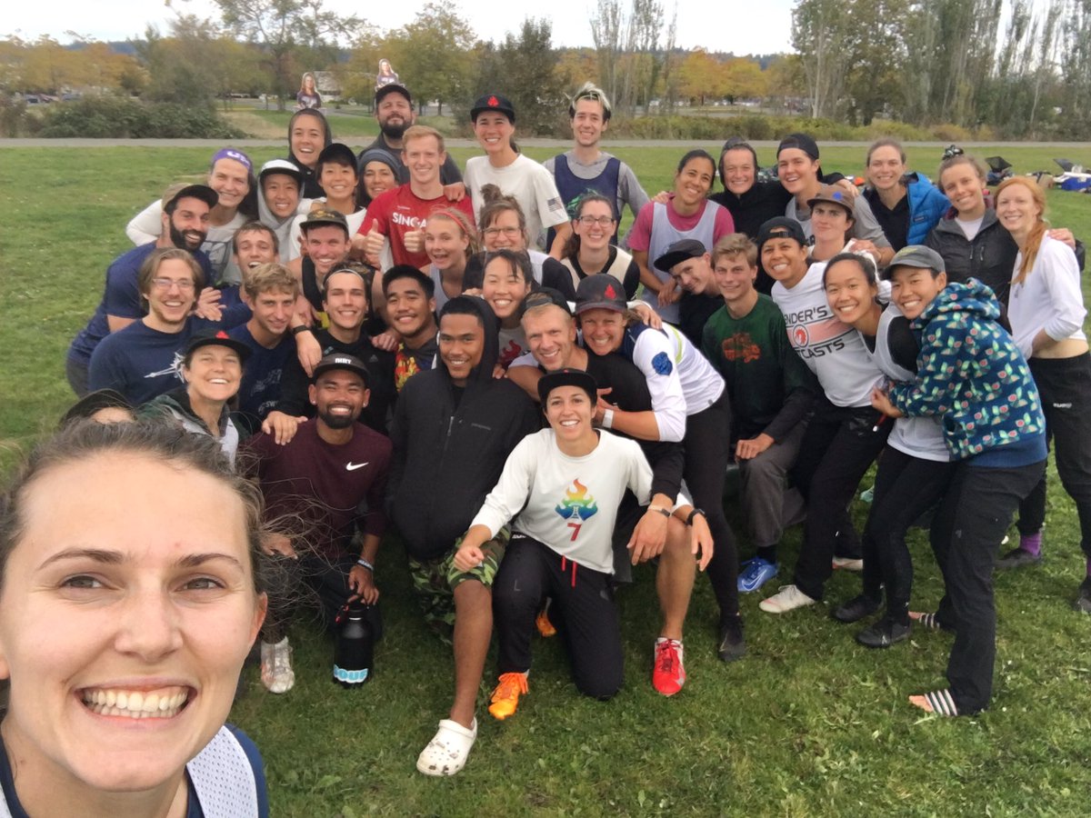 qxhnz's tweet photo. Thanks for coming out to our @SeattleRiot practice, @VoodooUltimate and @SeattleCascades!! We appreciate you pushing us to be better!! 😎😍😘 #206 https://t.co/eZg2wax7vN