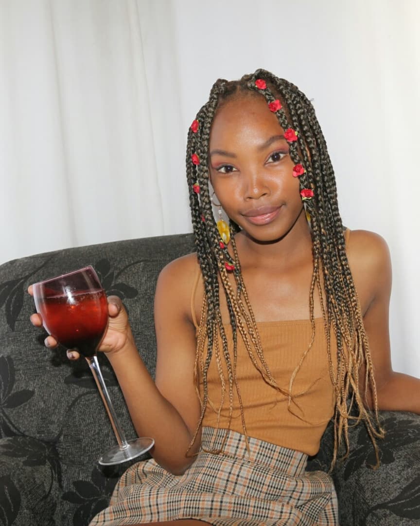Givenmofomme's tweet photo. Looking under age but I'm not ... oh &amp; I'm not drinking alcohol .. https://t.co/3xd08NY1SW