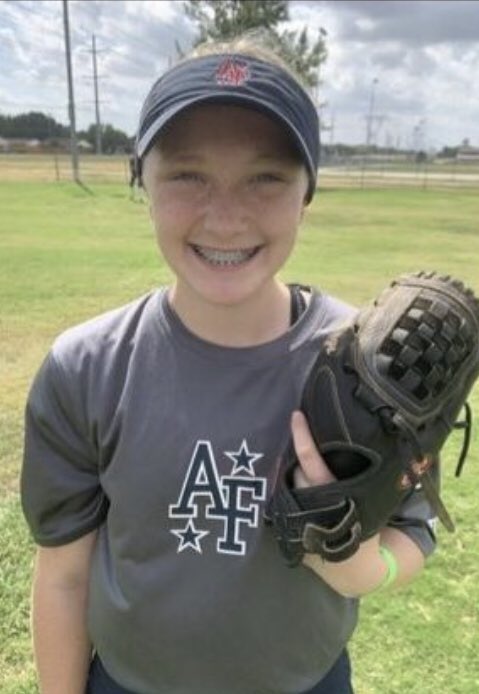 AFblanco's tweet image. Happy Belated Birthday day to one of #AF14UGoldBlanco’s own!  #10 Cayenne “Pepper” Foster, turned 14 on Oct. 10th, hope you’ve had a blessed and amazing day! Dream big, swing big kiddo! #AFsoftball #AmericanFreedomSoftball