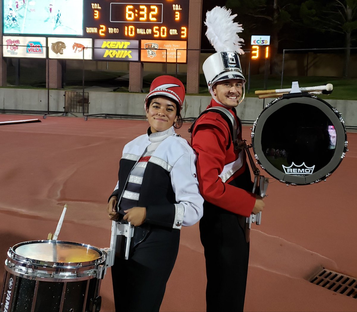 OHSBronchoBand's tweet photo. A little Red❤ and Black🖤 mixed together on Rivalry night!

1) OHS 🔴 and PHS ⚫ Percussion together
2) OHS 🔴 and PHS ⚫ Percussion Cousins!
3) PHS ⚫ Mascot sings for us!
🎶 "Why can't we be friends?" 🎶
4) OHS 🔴 and PHS ⚫ STRONGER together!
💛 #OdessaStrong 💛 https://t.co/jBAUSzpgTX