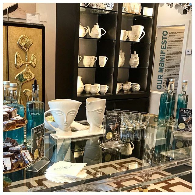 EqualityVodka's tweet photo. Bar set up for the Simon Doonan book signing at the Jonathan Adler store on Melrose in West Hollywood!!
.
.
.
.
@equalityvodka @simondoonan @jonathanadler #booksigning #barsetup #cocktails #party https://t.co/KhcJ1nrTjA https://t.co/otH2dhl2iL
