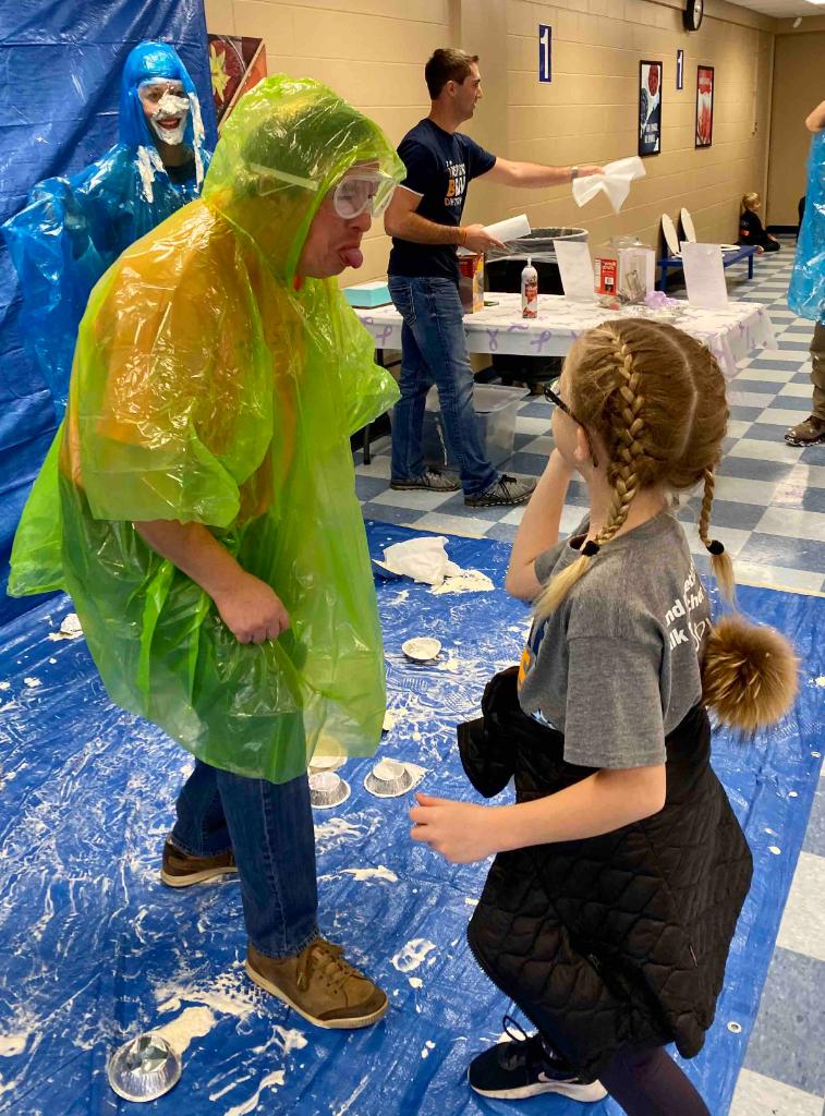 MayoClinicGIHep's tweet photo. More highlights from #PieAGI at #TakeSteps2019 with @CCfdnMinnesota &amp; @CrohnsColitisFn 
#CrohnsColitis #IBD
@amlynn087 @VictorChedidMD @mmgonzalezmd @FaubionWilliam @mstephensMD @amlynn087 @J_JohnsonCCRN https://t.co/HvekXebDnS