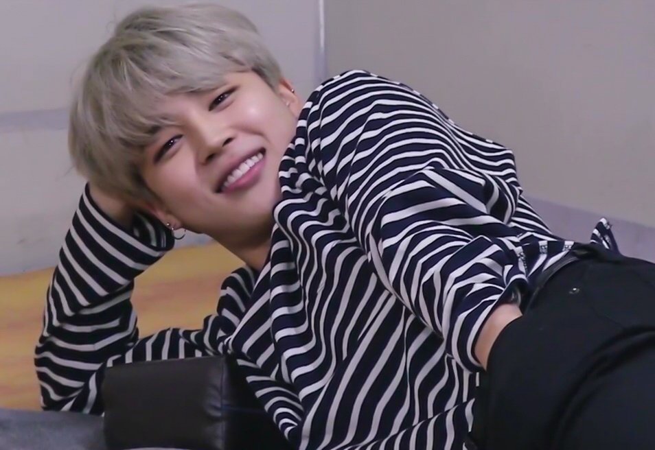 bangtadise_'s tweet photo. Feliz cumpleaños a la persona que llegó a mi vida a darle color, a ser la luz, la alegría y esperanza que necesitaba. Mi ángel, lo que más deseo es que seas feliz, me llena el alma verte así y daría y haría todo porque tu sonrisa no desaparezca de tu preciosa cara.
#HappyJIMINday https://t.co/V9DpUEXEPx