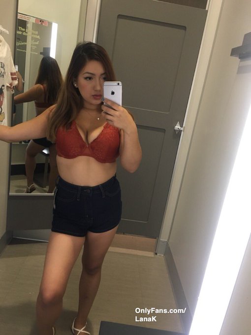 Shopping day! Cash app me $LKay00 or grab my OnlyFans to spoil me 😘 https://t.co/jT8Xrl6OMx https://t