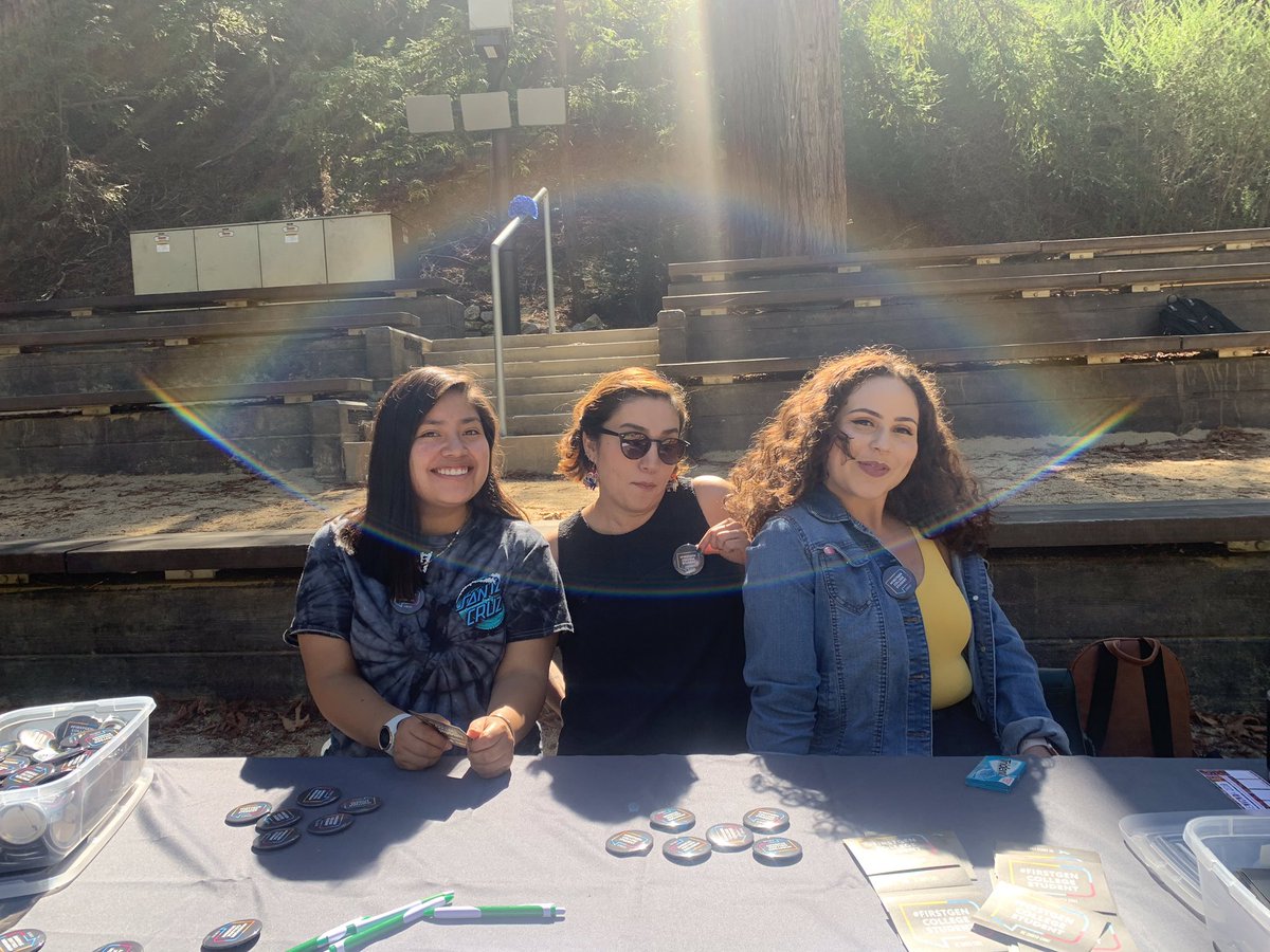 FirstGenUCSC's tweet image. Our team tabling today at La Bienvenida! Thank you to those who signed up for the newsletter 😇 #firstgenUCSC