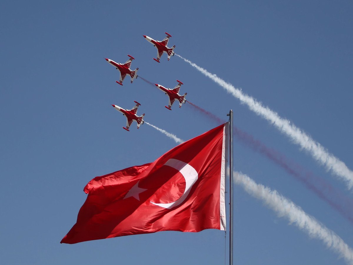 Adımız bir, anımız bir, acımız bir. Biz büyük bir aileyiz. Kuzeyden güneye, doğudan batıya; tek yürek tek bileğiz. Biz Türkiyeyiz..#BizTürkiyeyiz