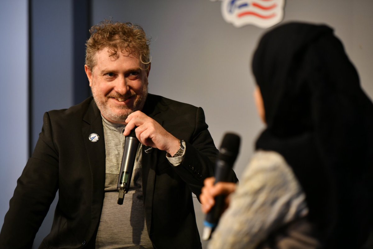 SequencerTour's tweet image. "Science fiction is lacking in imagination when it comes to sustainability. It has not done a good job at imaging close future that deal with climate change", states @uriaviv, director of @UtopiaFest_IL and speaker of #rpPortland’s "Flow conversation on sustainability".