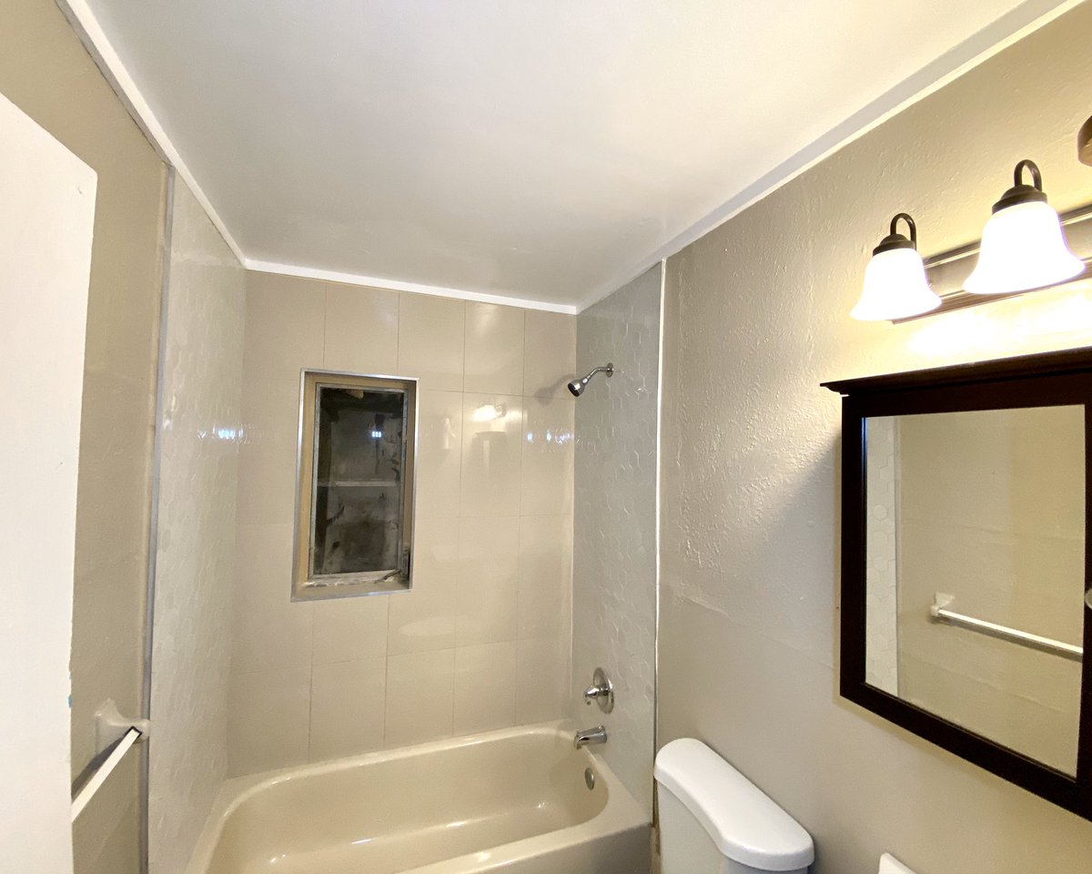 RadfordHomes's tweet photo. https://t.co/twRJkyEP78

Sabrina Mullins Radford
#FLIPPINGHOUSES 🏡

#GregoryRadford

🔴 Subscribe Click ⬆️
863-410-0877
Radford Homes

#MocsOnTheMove
#PatriotsPlaza
#FSCMOCS
#radfordhomes
#radflipthathouse
#bathroom
#electrician
#FixNfLip

#GregoryRadfordYouTube https://t.co/D66FDSQijj