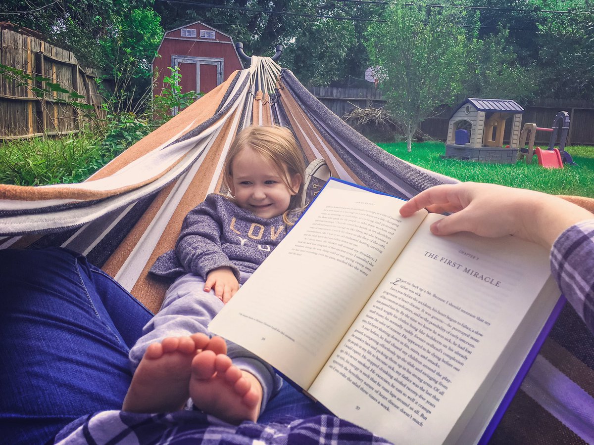 kylah222's tweet photo. Six things I like that are in this photo:
1. Snuggly four year old Jo
2. Sunny days in the 60s
3. Hammocks
4. Good books (#reasonablemiracles)
5. Blue jeans
6. Tiny toes https://t.co/wqu8WPQcnL
