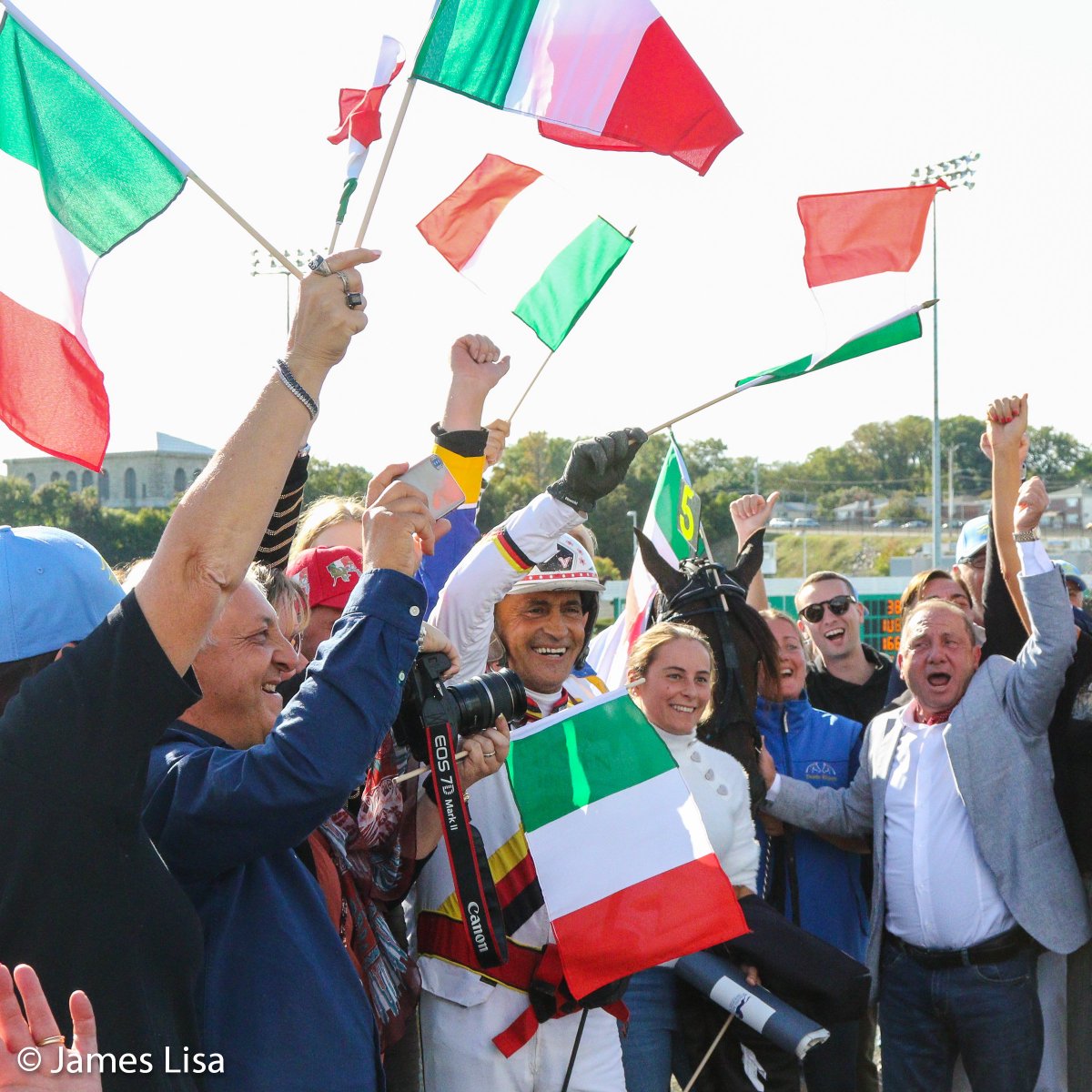 LisaPhotoM1's tweet photo. Zacon Gio and driver Roberto Vecchione (Italy) wins the 2019 Yonkers International Trot @YonkersRaceway Thanks! @Ragingmike @MGMResortsIntl #InternationalTrot #Italy https://t.co/NySVBCGvMr