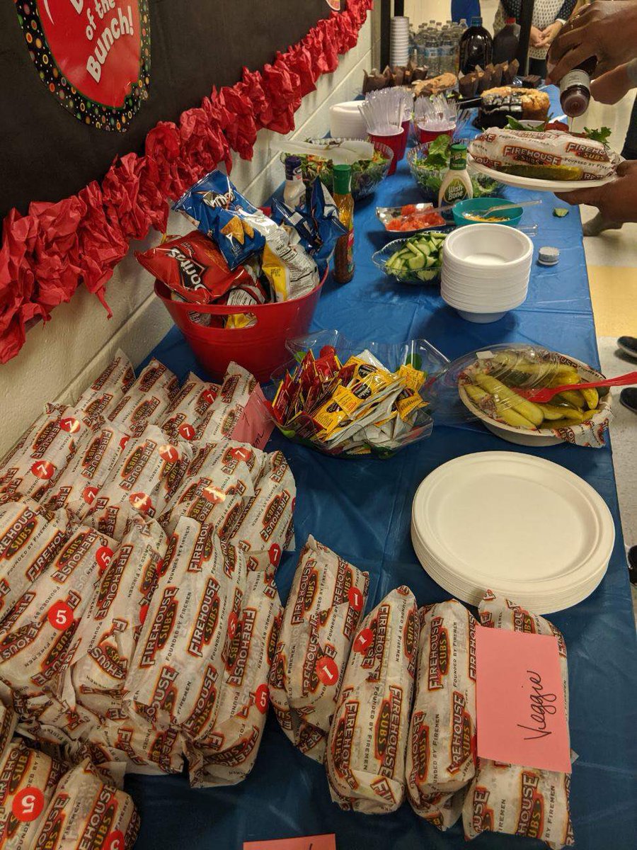 wresWildcats's tweet photo. Thank you to our fabulous PTA for providing a wonderful “Grab n Go” lunch for our staff before our Professional Development afternoon! #wesPTArocks https://t.co/Nda8vWlWXS