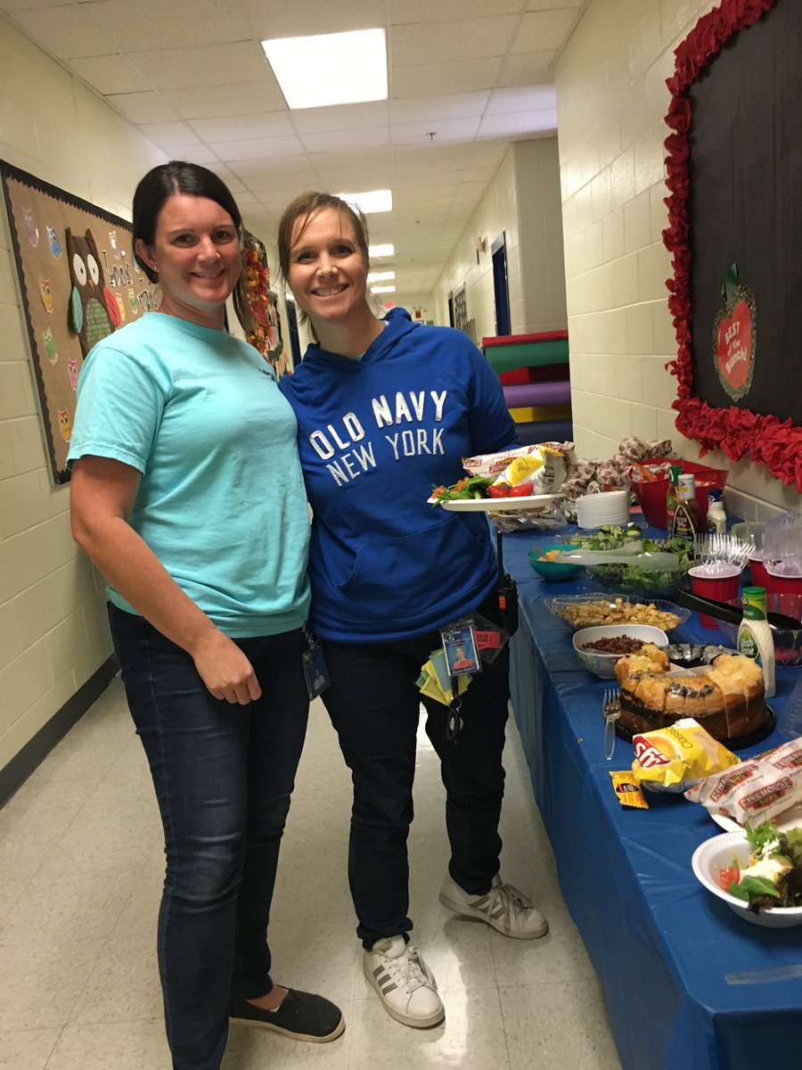 wresWildcats's tweet photo. Thank you to our fabulous PTA for providing a wonderful “Grab n Go” lunch for our staff before our Professional Development afternoon! #wesPTArocks https://t.co/Nda8vWlWXS