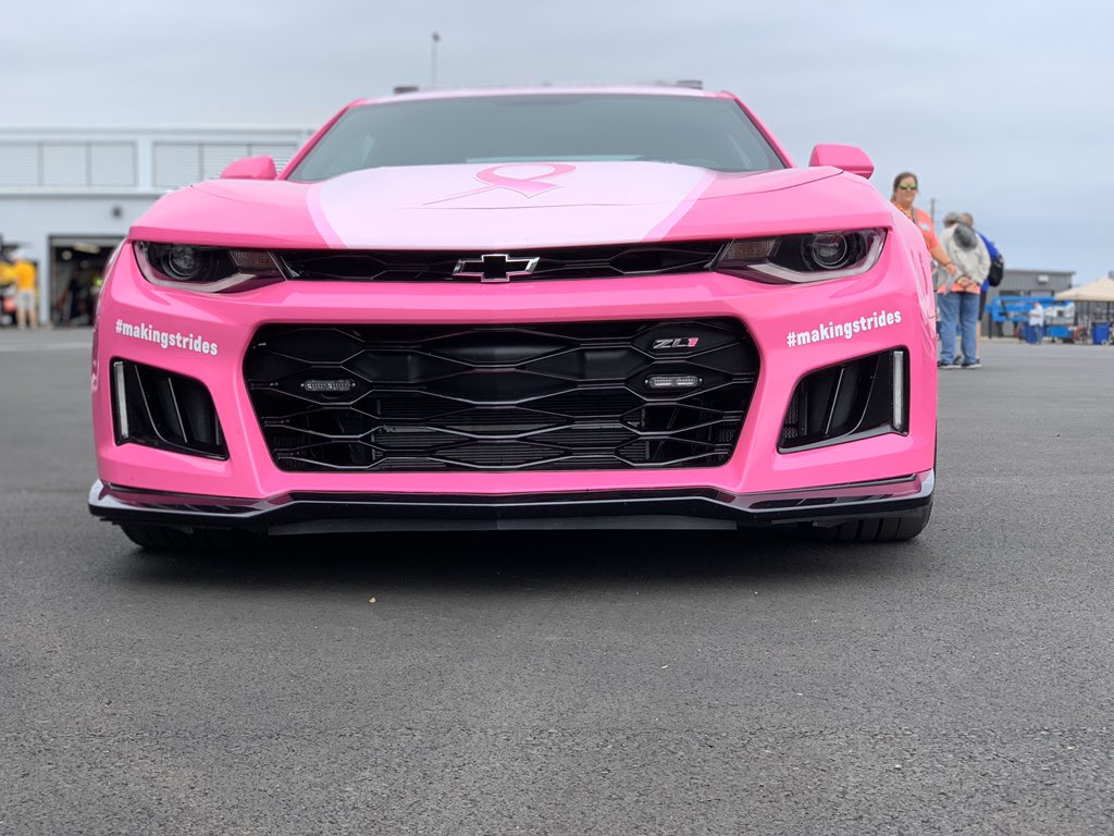 GalsWander's tweet image. Woke up this morning to the sound of  @teamchevy #breastcancerawareness #pacecar #racing the #talladegasuperspeedway. This gorgeous pink #Camaro started our day of @nascar @sugarlandsshine race day. @talladegasupers #nascar #raceday #1000bulbs500 #Talladega #WhereGalsWander