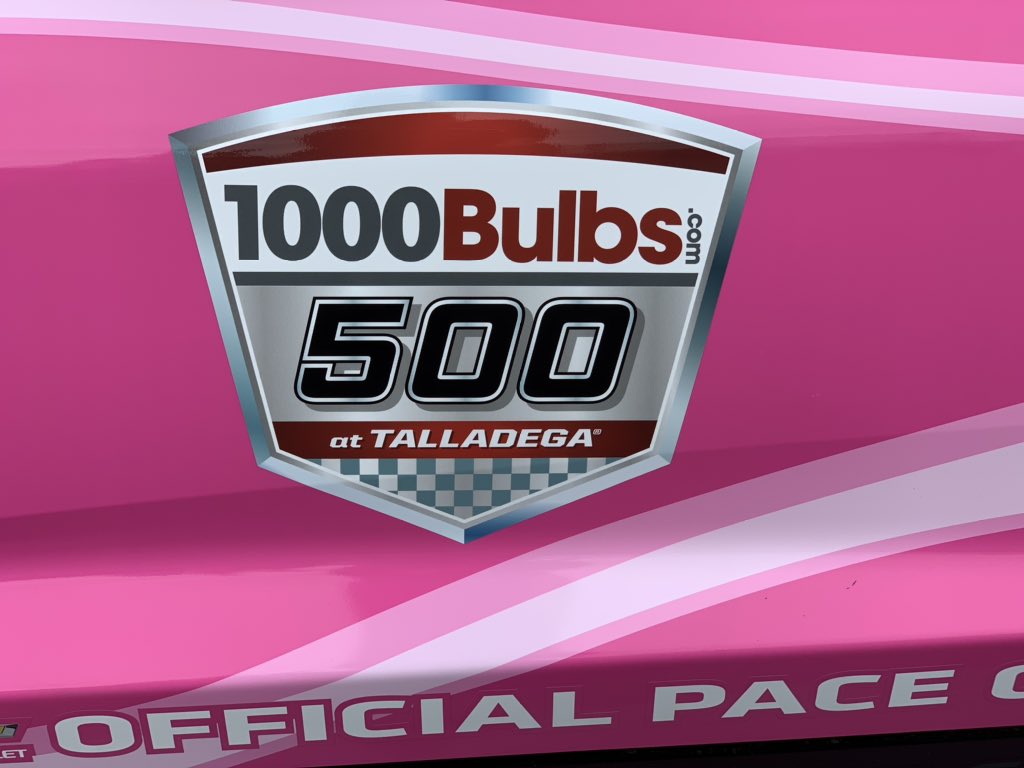 GalsWander's tweet image. Woke up this morning to the sound of  @teamchevy #breastcancerawareness #pacecar #racing the #talladegasuperspeedway. This gorgeous pink #Camaro started our day of @nascar @sugarlandsshine race day. @talladegasupers #nascar #raceday #1000bulbs500 #Talladega #WhereGalsWander