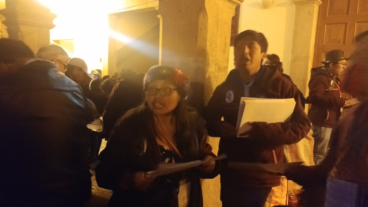 Encuentro_Cusco's tweet photo. #EICICUSCO2019: En estos momentos se realiza la entrega de certificados del Encuentro Internacional de #ComunicaciónIndígena a los participantes. https://t.co/7ACckx1d61