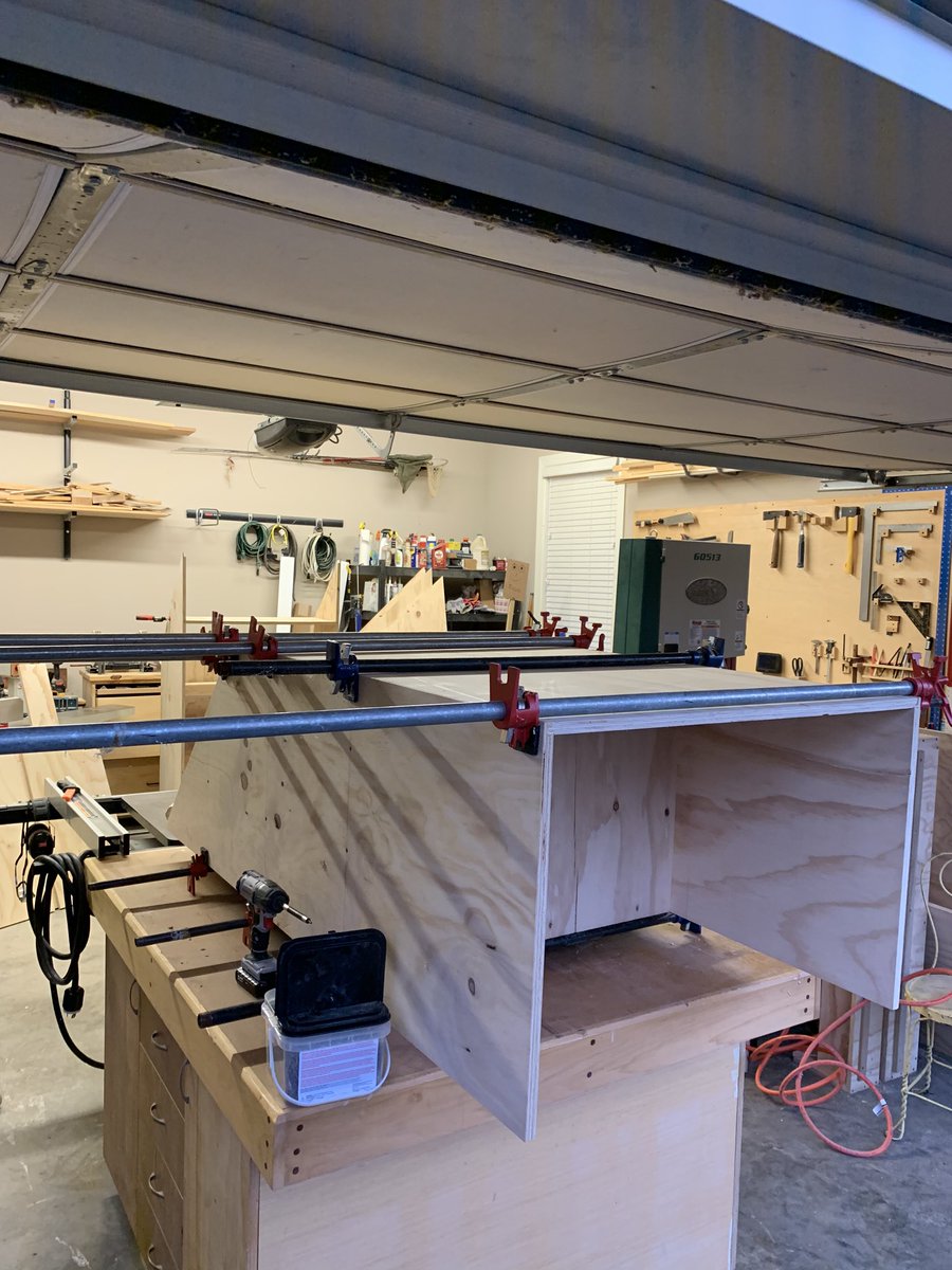 ootheWoodwork's tweet image. Poor planning = frantic glue-up! At least I know what to do for the next 3... #glueups  #builtinstorage #builtins
