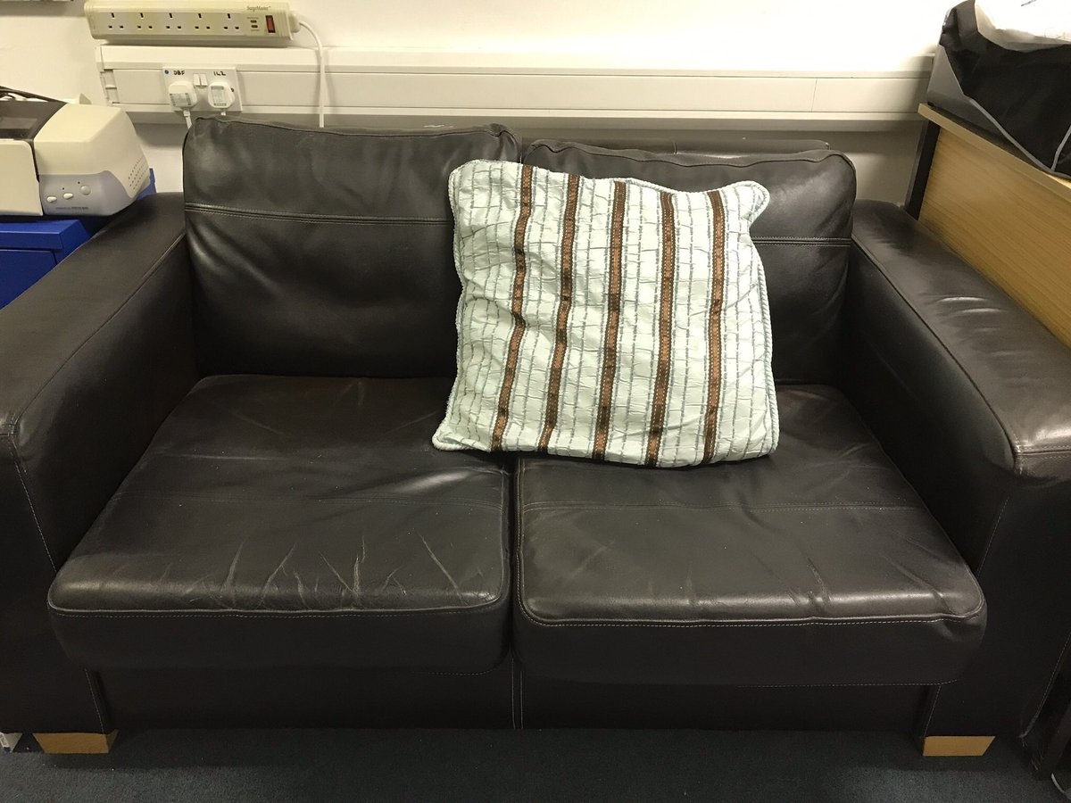 pollypk150's tweet photo. Looking forward to this.Hoping to twin my studio sofa with @davidhockneyart studio sofa. Can I make it official ? @DavidHockney937 https://t.co/rahsRGk3Kd