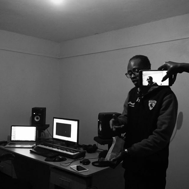 VERMONSEIDEL's tweet photo. I know I've been MIA, but its been happening : nowadays mimi nimekua Pedi wa mabeats 😂😂 HB @therealhbkim comin in kiasi. I been putting in some work on my Freestyles...wanna see more with the Gang ✈️😂😂😂
#wingersworldwide #leveluptoinfinity #rollinglikethemob #vermonseidel https://t.co/qxeVDylvau