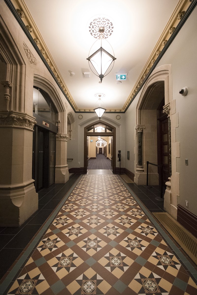 Ever been inside Canada’s Parliament? Hop on a free tour of the House of Commons &amp; explore inside! Details 👉 bit.ly/2u24mvZ #MyOttawa #ExploreCanada