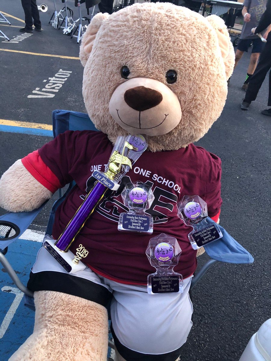 wshsbear's tweet photo. We got 1st in class! I might have cried a little bit. #onewillow #LifewithBuster https://t.co/txNKFbiUnv