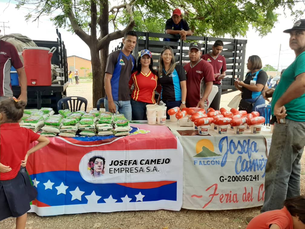 jinettmavo's tweet image. Trabajando cada día para garantizar el derecho a la alimentación del pueblo, #TodosSomosClap en compañía de @MSomosVen, #EPSAlimca, #EPSJosefaCamejo, @MiliciaFANB, @MinppalOficial y @Falcon_Mercal con compromiso y amor a la patria. #VenezuelaIndígena @NicolasMaduro @JFME69