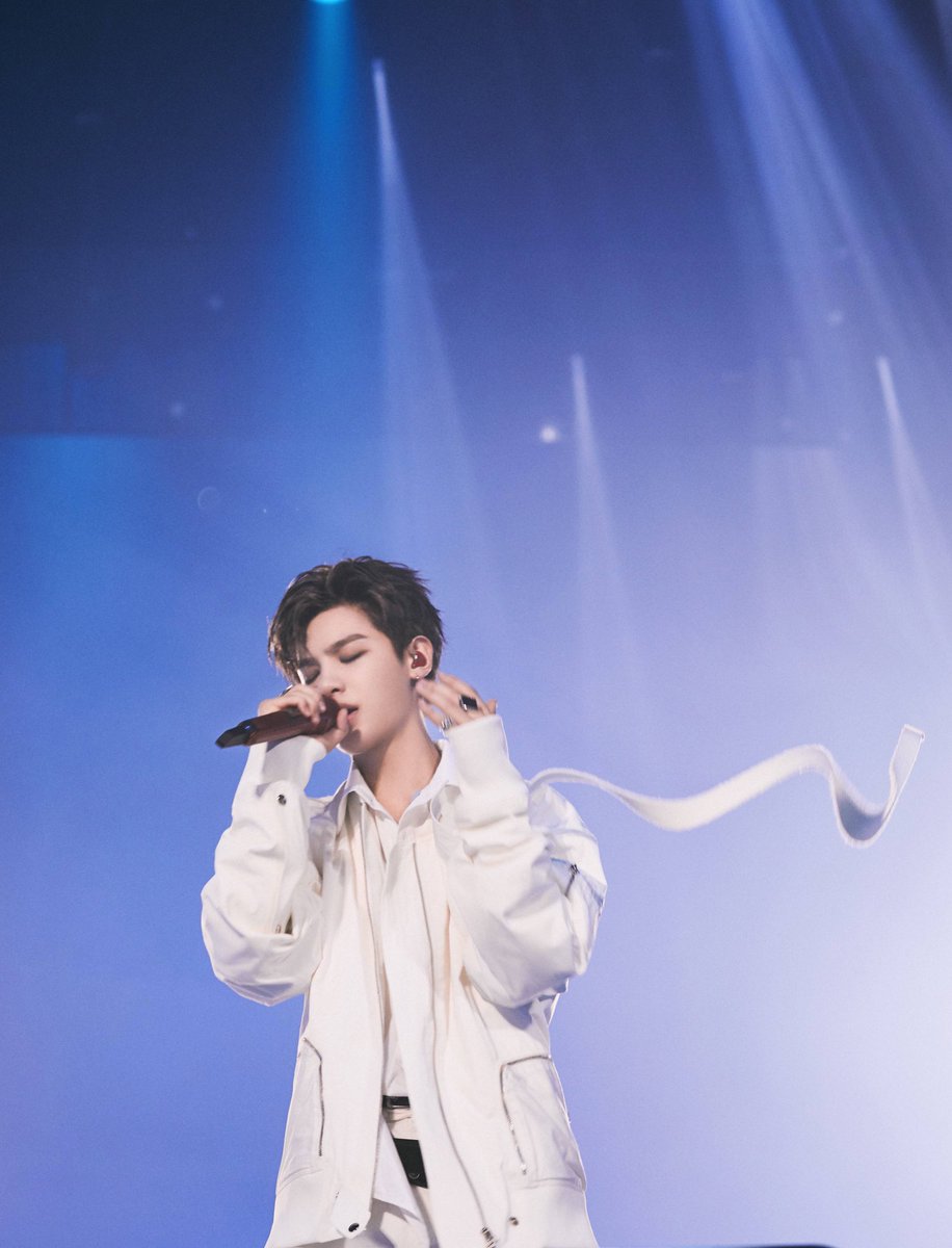 NINEPERCENTTH_'s tweet photo. 191013 NINEPERCENT官博 weibo update🌟
[trans] :

“ไมโครโฟนที่จับแน่นอยู่ในมือ, ความตั้งใจและความมุ่งมั่นในดวงตา
อาจจะเป็นสิ่งที่พวกเราชอบเกี่ยวกับ NINE PERCENT 💙”

//ชอบทุกอย่างที่เป็น #NINEPERCENT :)

#Trans9TH (1) https://t.co/7mpF5A2U0E