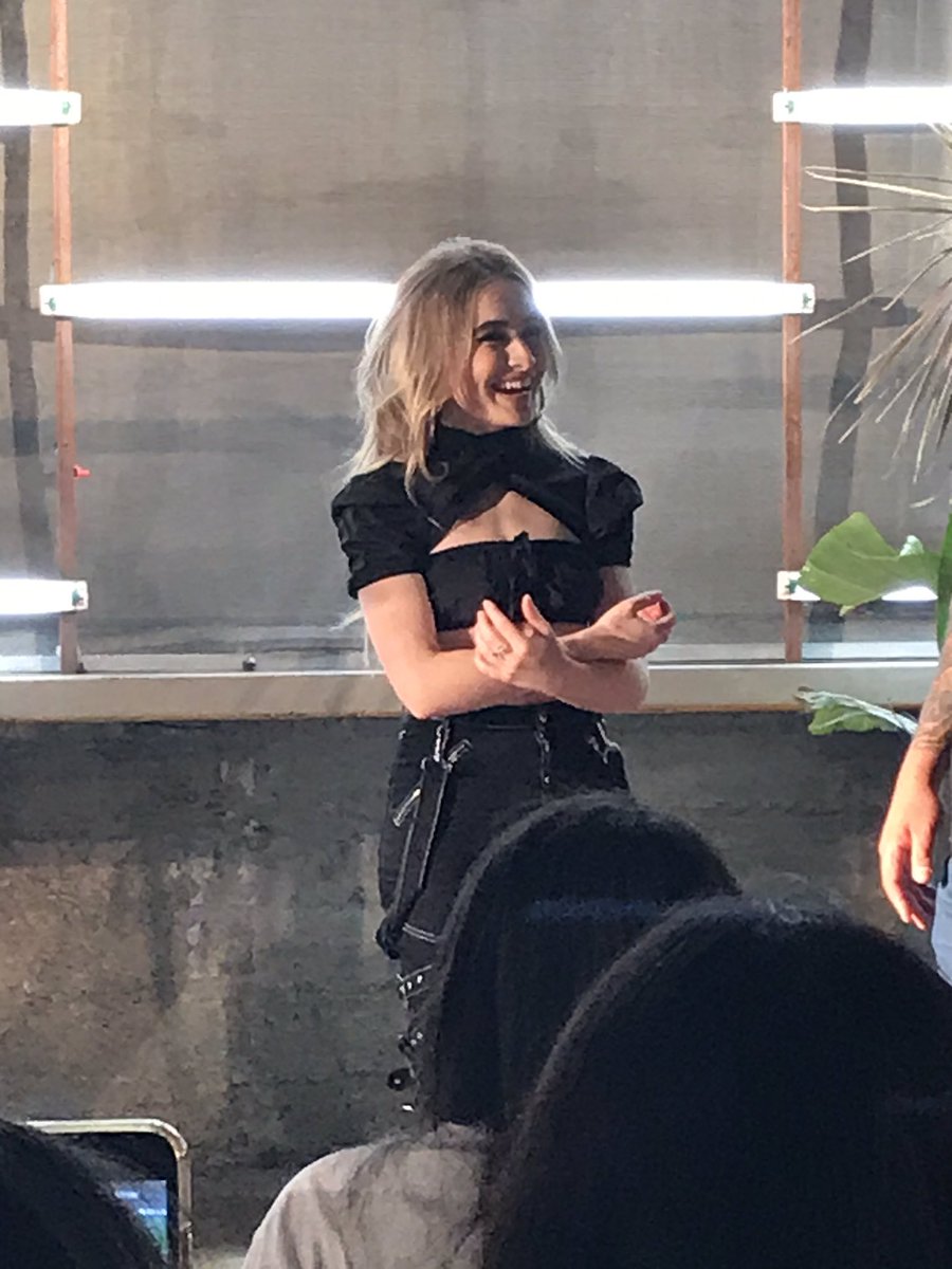 SoCalDisney's tweet photo. Sabrina Carpenter is so gorgeous I can’t even. ❤️ https://t.co/6prZCJuK75