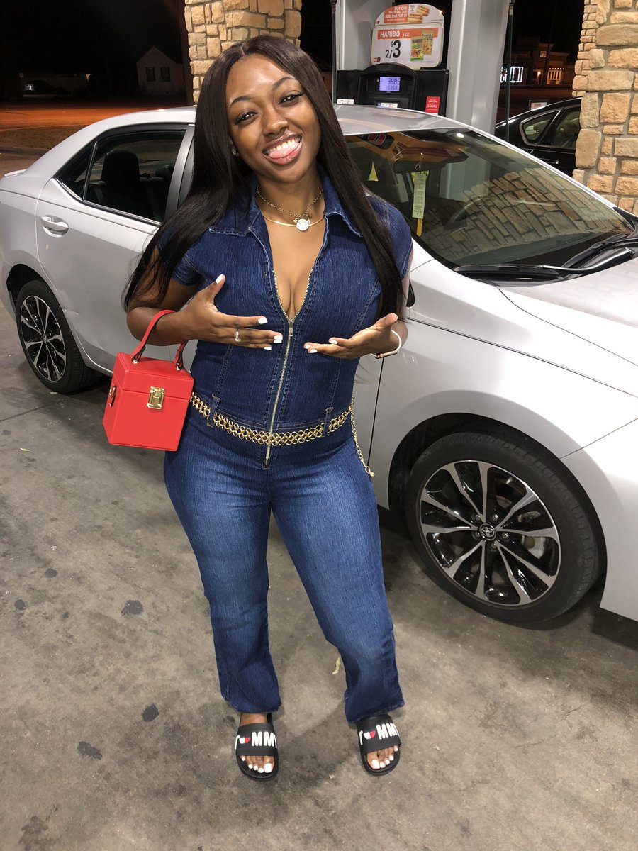 Amiable_C's tweet photo. Bitch ima Freak like Greek 🤪..
#HoCo2k19💋
#GHSAlumni.. https://t.co/AXeXyULgz8