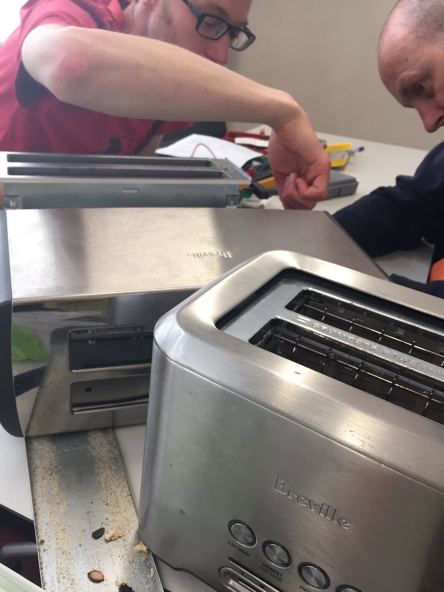 At Melbourne Repair Cafe in #Yarraville today with my 3yo Breville toaster which does not hold toast down, keeps popping it up. And guess what is in queue in front? Another Breville toaster (1 yo).
Is this a known problem, <a href="/BrevilleAus/">Breville</a>? Not good enough!
#RightToRepair