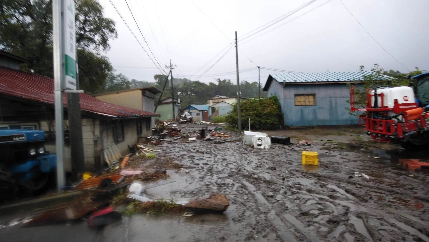 嬬恋村が台風の影響で、孤立状態・道路が寸断・停電・断水！！一刻も早く救助を!!!