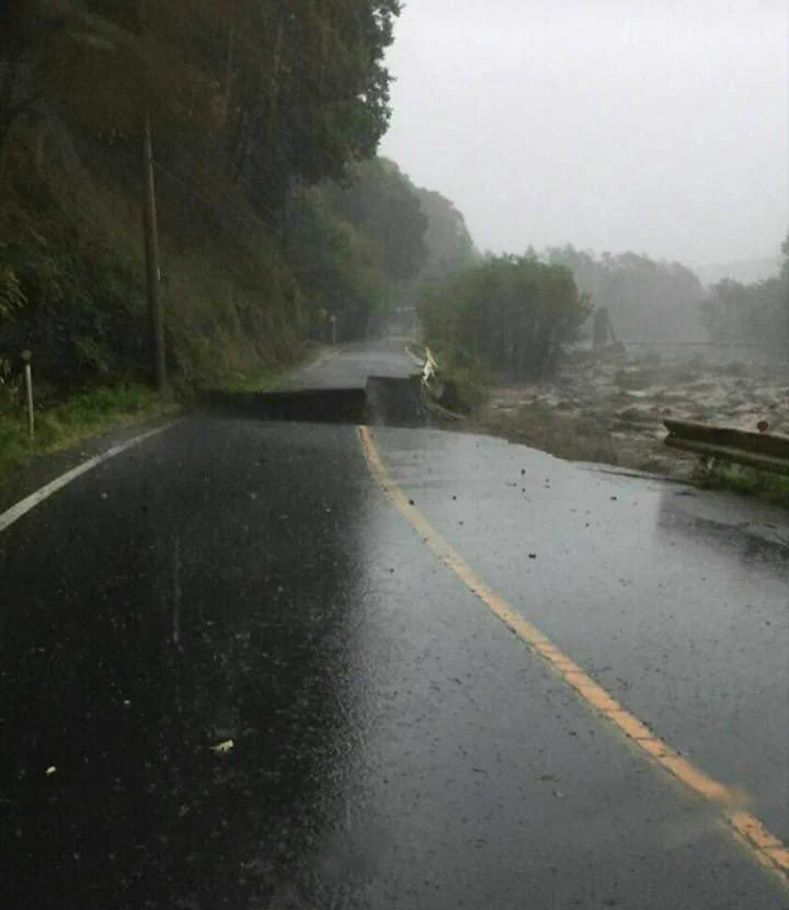 嬬恋村が台風の影響で、孤立状態・道路が寸断・停電・断水！！一刻も早く救助を!!!