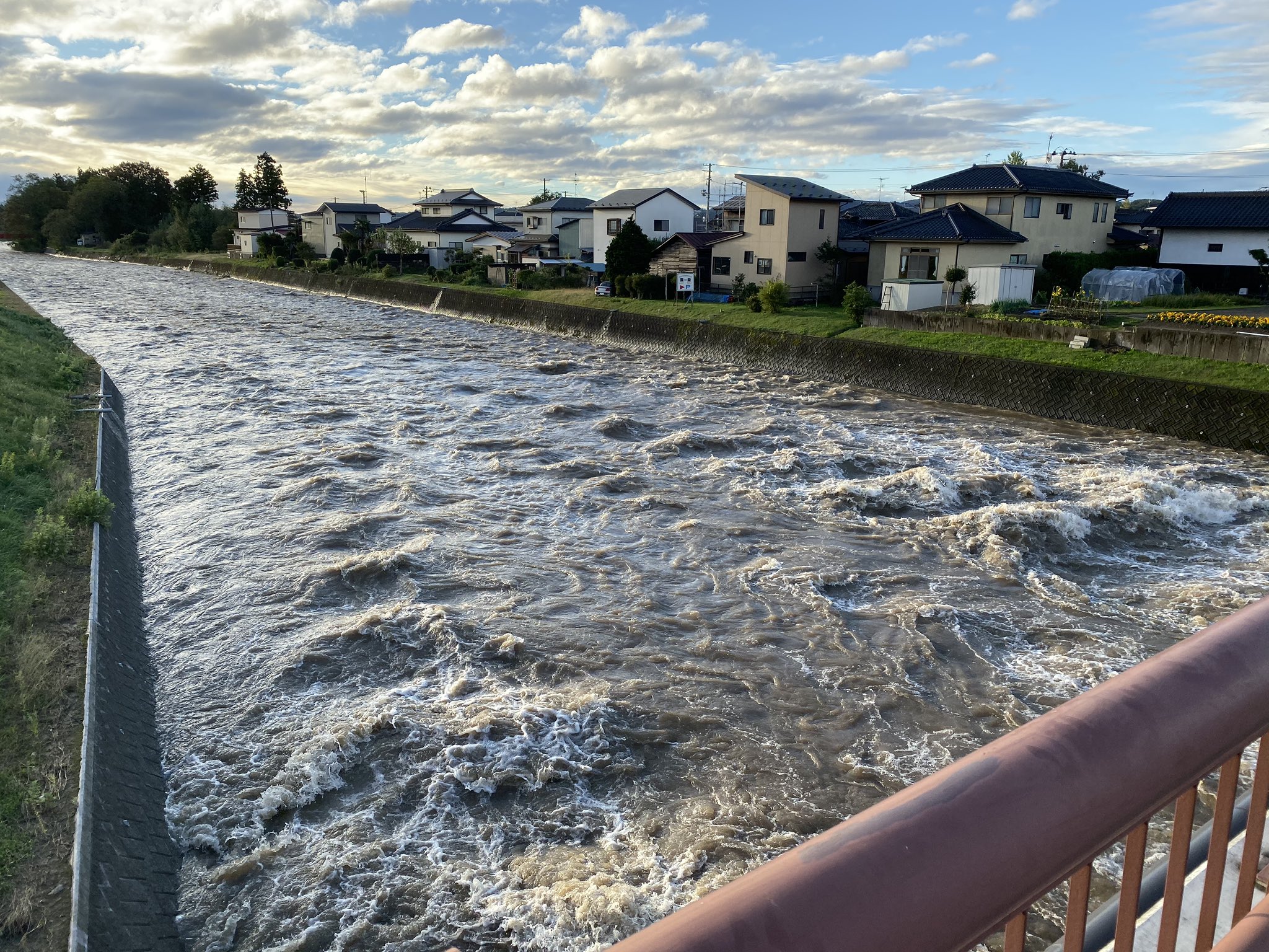 Bunbun Sendai 仙台市泉区 七北田川 馬橋 少し水位が下がった模様 19 10 10 13 Am6 30 七北田川 馬橋 泉区 台風19号 T Co Wyxf9voq2m Twitter