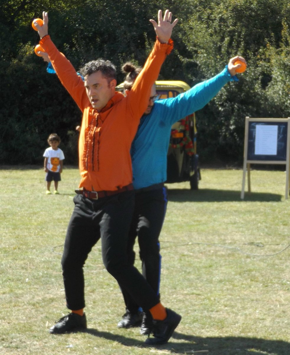 WestLondonMiddx's tweet photo. #FlyingBazaziBrothers (#Jugglers)
#NearlyThereYet @NTYtheatre 
Performing at the #PerivaleFayre2019 #PerivaleFayre
on Sunday 15th September 2019
#Perivale #Ealing #WestLondon #Middlesex #London 
#UnitedKingdom https://t.co/VUfOYvpA8z